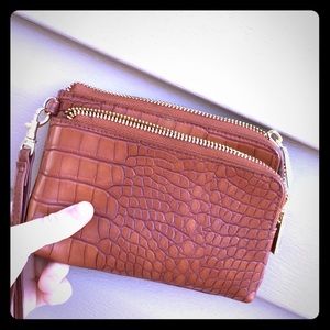 Selling a luxury wallet/purse